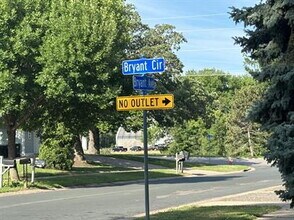 3700 Bryant Cir in Anoka, MN - Foto de edificio - Building Photo