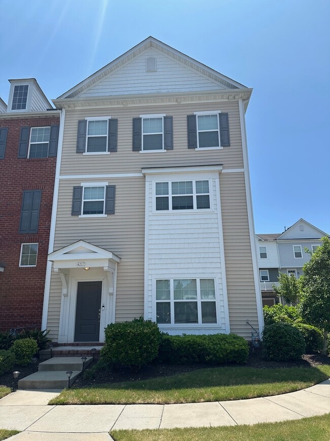 property at 4217 Clarendon Wy