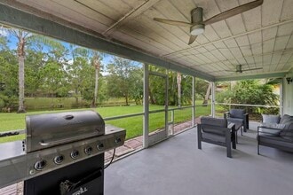 756 Juniper Pl in Wellington, FL - Building Photo - Building Photo