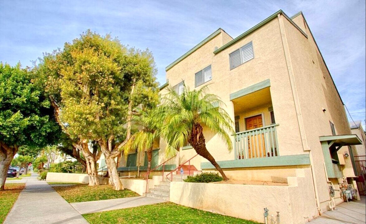 1818 Butler Ave in Los Angeles, CA - Building Photo
