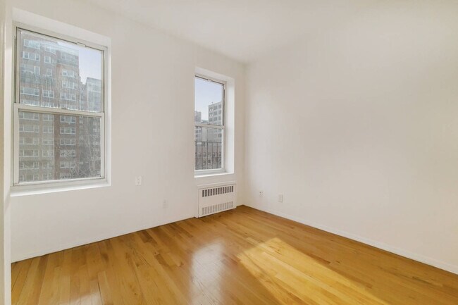 28 King St-Unit -23 in New York, NY - Foto de edificio - Building Photo