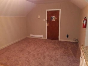 82 Woodbridge Ave-Unit -3 in Highland Park, NJ - Foto de edificio - Building Photo