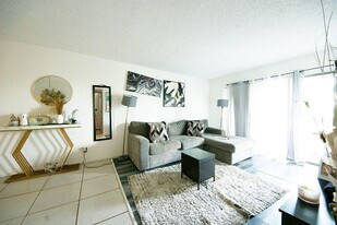 1900 N Congress Ave in West Palm Beach, FL - Building Photo