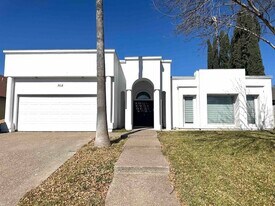 308 Cambridge Loop in Laredo, TX - Building Photo