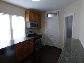 3217 N Linder Ave, Unit 1N in Chicago, IL - Building Photo - Building Photo