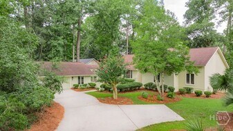 4 Cotesby Ln in Savannah, GA - Building Photo