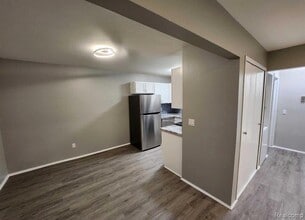 2445 Torquay Ave, Unit 107 in Royal Oak, MI - Building Photo - Building Photo