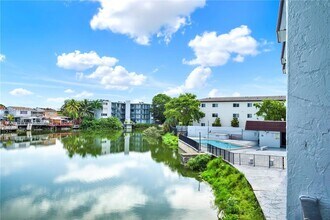 1335 W 68th St, Unit 207 in Hialeah, FL - Building Photo - Building Photo