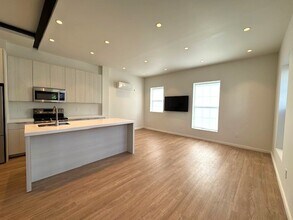 784 Farmington Ave, Unit 1 in Farmington, CT - Building Photo - Building Photo