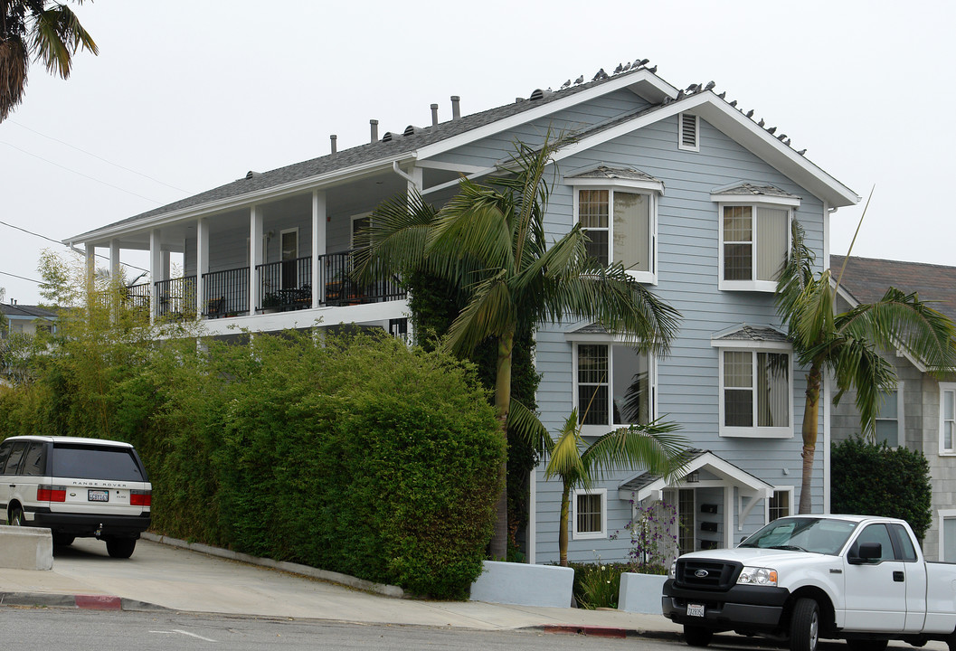 76 N Fir St in Ventura, CA - Foto de edificio