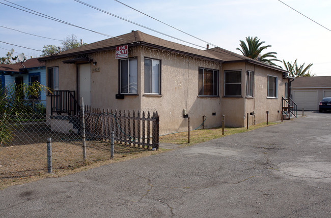 10828-10830 Acacia Ave in Inglewood, CA - Building Photo - Building Photo