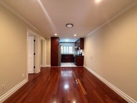 230 Urbano Dr in San Francisco, CA - Building Photo