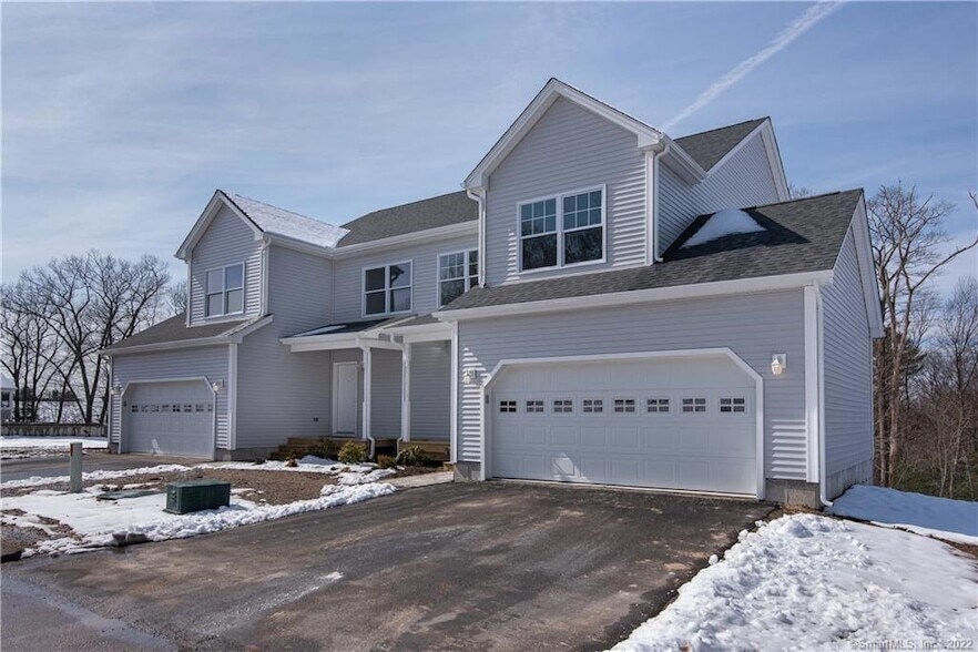 28 Woodside Dr in Tolland, CT - Building Photo