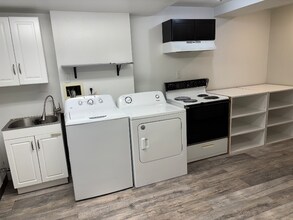 9123 W Cedar Dr in Lakewood, CO - Building Photo - Building Photo