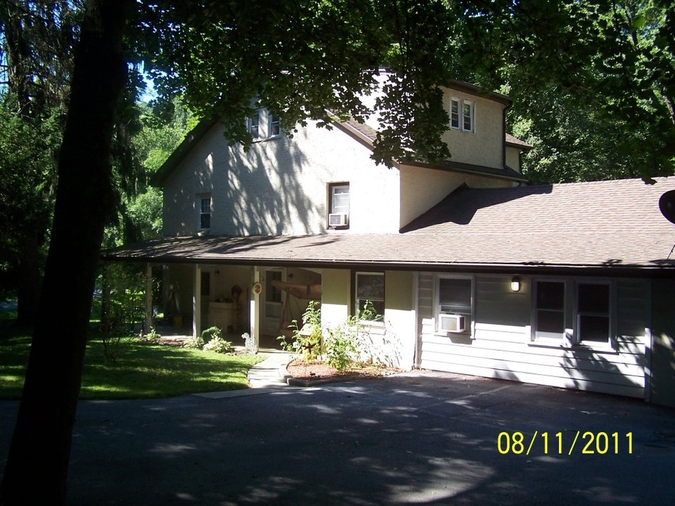 3707 E Fisherville Rd in Downingtown, PA - Building Photo