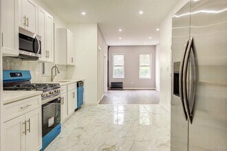 576 Essex St in Brooklyn, NY - Building Photo - Building Photo