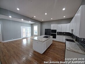 618 Dawson St in San Antonio, TX - Building Photo - Building Photo