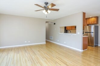 7724 W Douglas Ct, Unit 201 in Frankfort, IL - Building Photo - Building Photo