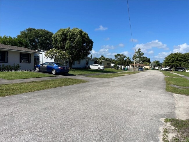 9711 SW 162nd St in Miami, FL - Building Photo - Building Photo