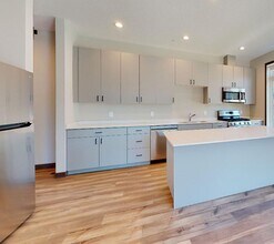 614 11th Ave SE in Minneapolis, MN - Building Photo - Building Photo