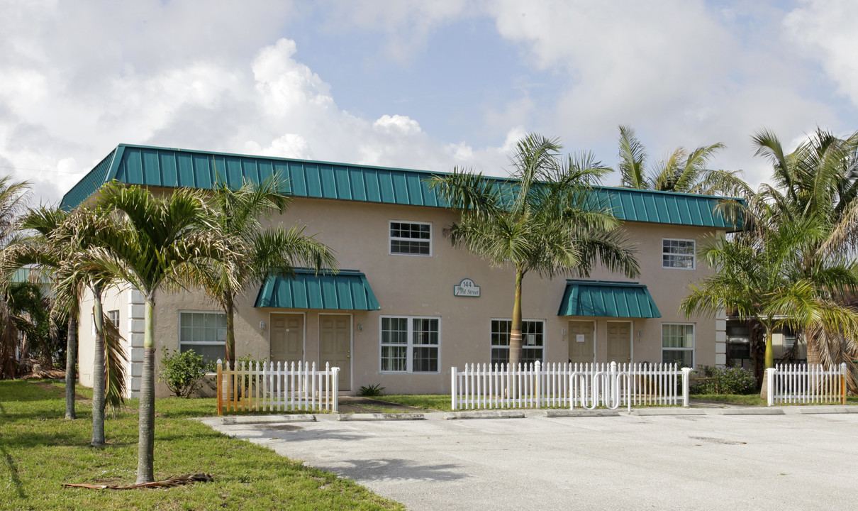 144 3rd St in Jupiter, FL - Building Photo