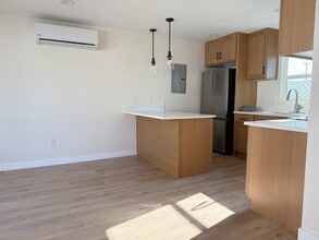 11405 Lindale St in Norwalk, CA - Foto de edificio - Building Photo