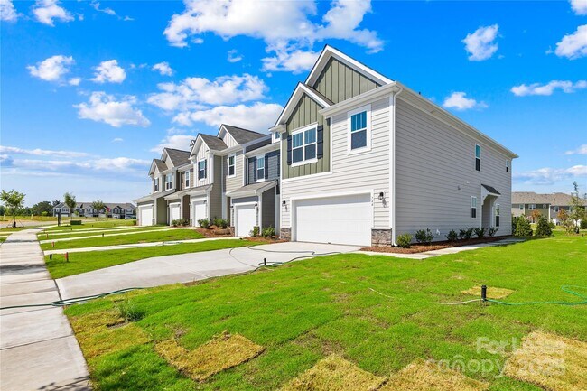 744 Lock Haven Dr NW in Concord, NC - Building Photo - Building Photo