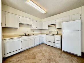580 Rimrock Rd in Kerrville, TX - Building Photo - Building Photo