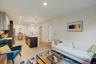 Augusta Apartments in Seattle, WA - Building Photo - Building Photo