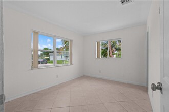 1498 NW 1st St in Boynton Beach, FL - Building Photo - Building Photo