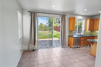 26534 Isabella Pkwy in Santa Clarita, CA - Building Photo - Building Photo