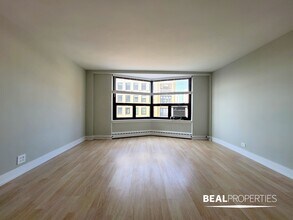 443 W Wellington Ave in Chicago, IL - Building Photo - Building Photo