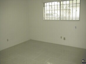 959 W Nelda Rd in Houston, TX - Building Photo - Building Photo