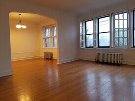 1643 W Touhy Ave, Unit 2N in Chicago, IL - Building Photo
