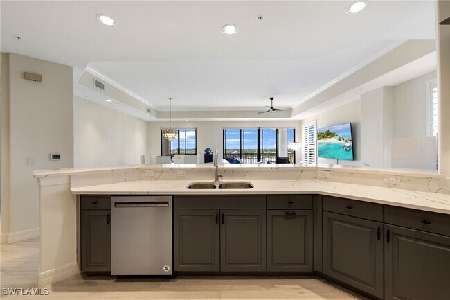 10733 Mirasol Dr in Miromar Lakes, FL - Foto de edificio - Building Photo