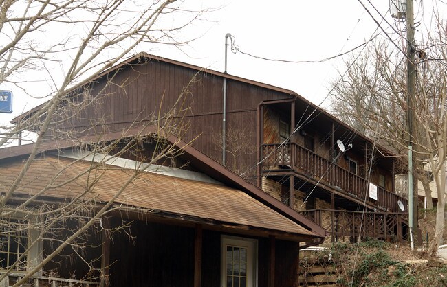 Perry Dr in Chapmanville, WV - Foto de edificio - Building Photo
