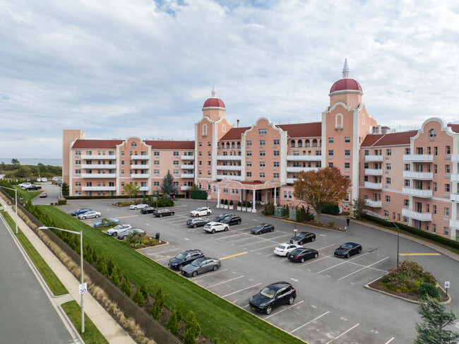 Lido Beach Towers in Lido Beach, NY - Building Photo - Building Photo