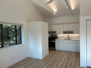 16575 Franklin Rd in Fort Bragg, CA - Building Photo - Building Photo