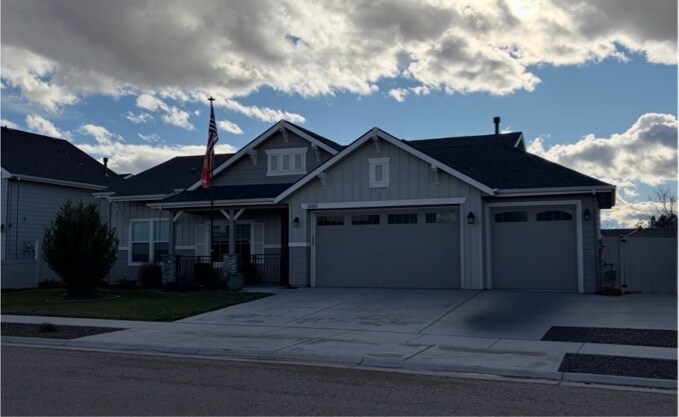 6165 E Canyon Crossing Dr in Nampa, ID - Building Photo