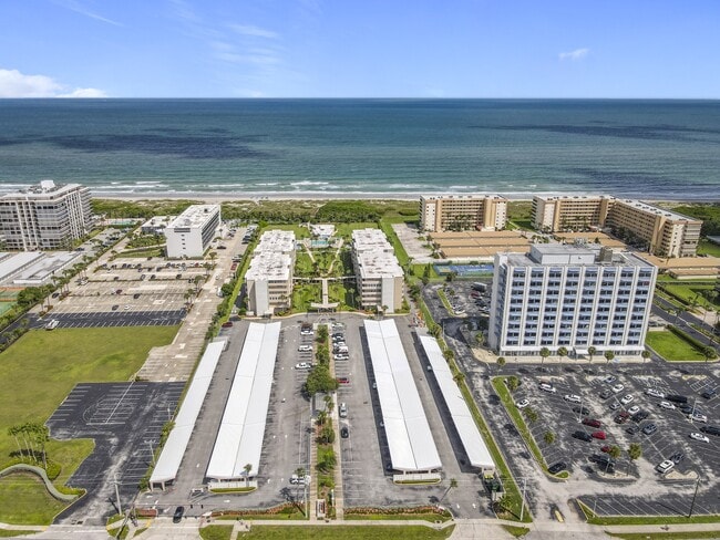 2020 N Atlantic Ave in Cocoa Beach, FL - Building Photo - Building Photo