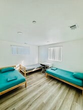 215 E 29th St in Los Angeles, CA - Building Photo - Building Photo