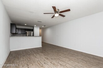 530 Eiseman Wy in Jacksonville, FL - Building Photo - Building Photo