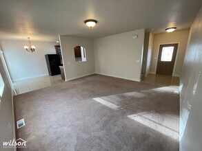 7116 W Mead Ave-Unit -1 in Yakima, WA - Building Photo - Building Photo