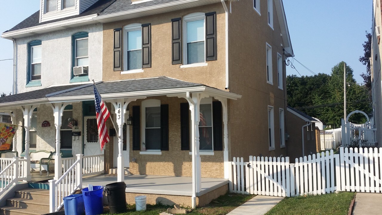 143 E 9th Ave in Conshohocken, PA - Building Photo