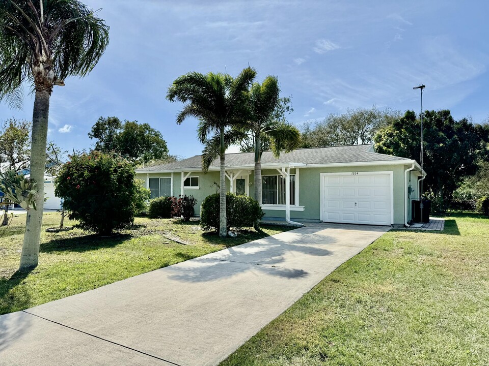 1334 SE Vestridge Ln in Port St. Lucie, FL - Building Photo