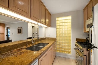 245 Por La Mar Cir, Unit 0 in Santa Barbara, CA - Building Photo - Building Photo