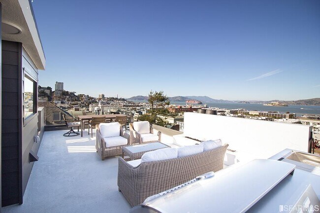352 Chestnut St in San Francisco, CA - Building Photo - Building Photo