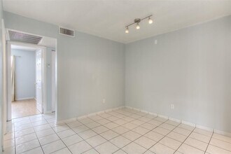 2500 W 67th Pl in Hialeah, FL - Building Photo - Building Photo