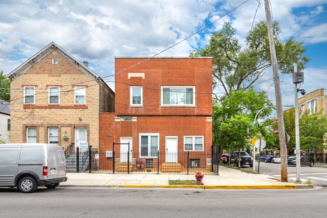 2228 S Wood St in Chicago, IL - Building Photo