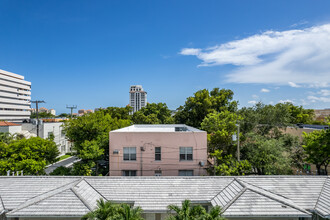 215 Calabria Ave in Coral Gables, FL - Building Photo - Building Photo